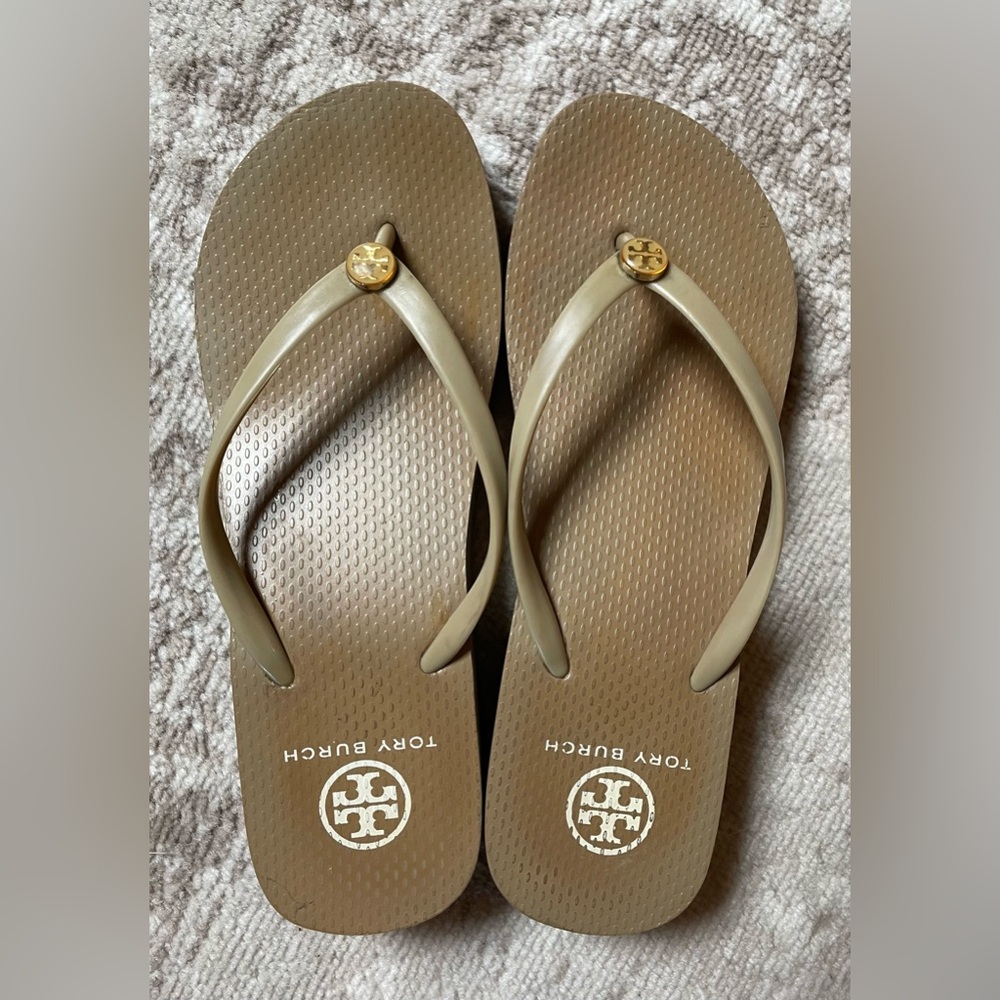 Tory Burch size 8 wedge flip flops. Good condition.